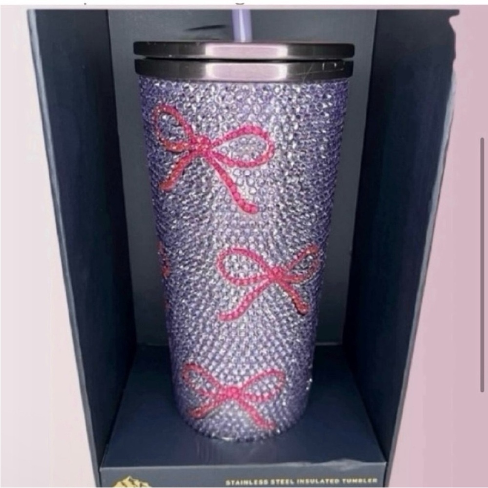 🆕- HYDRAPEAK- Viral Limited Edition Coquette Lavender/Purple Pink Bows
Tumbler.